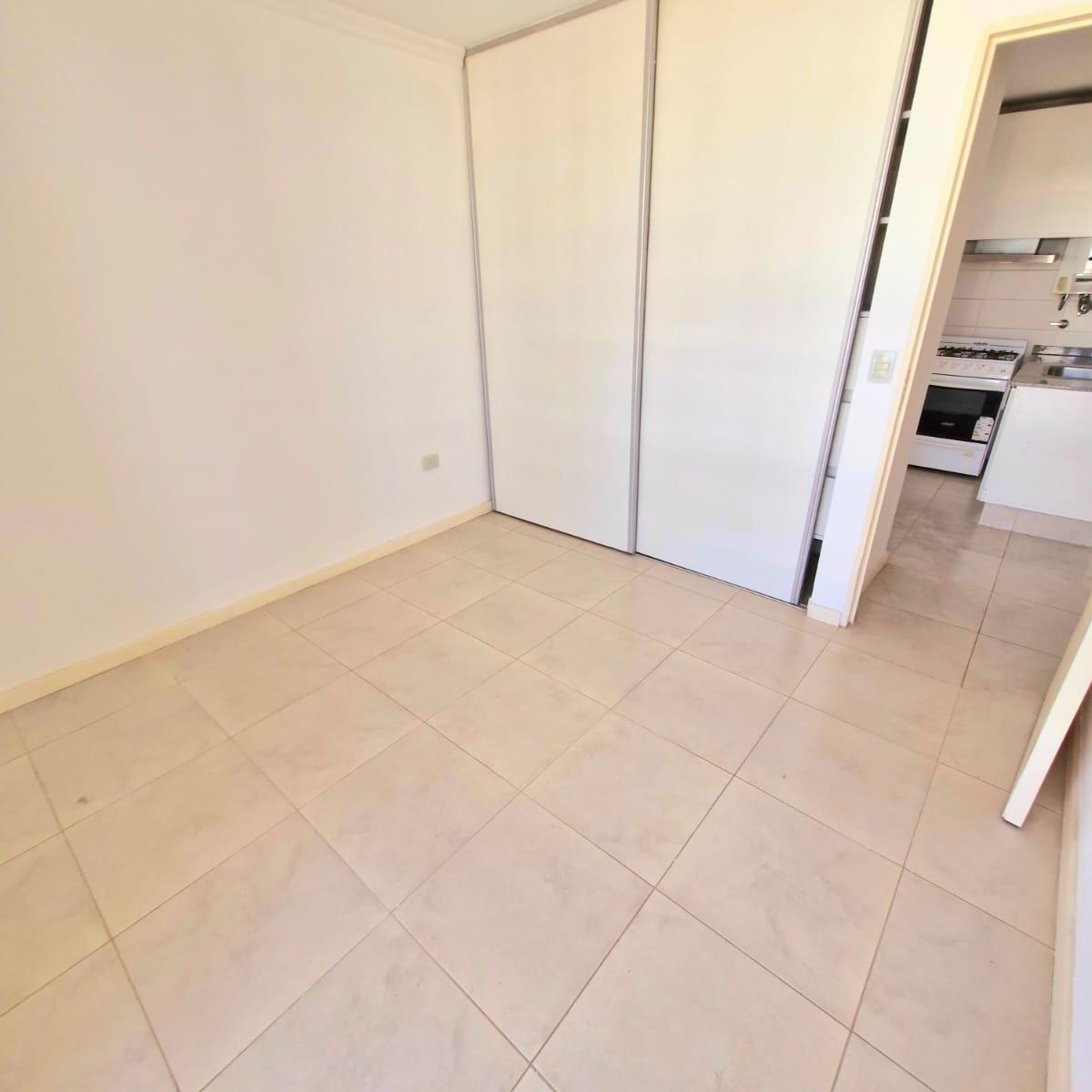 Foto de VENTA!! Dpto 2 Dormit. | Cochera | Seguridad Balcón, imagen 4