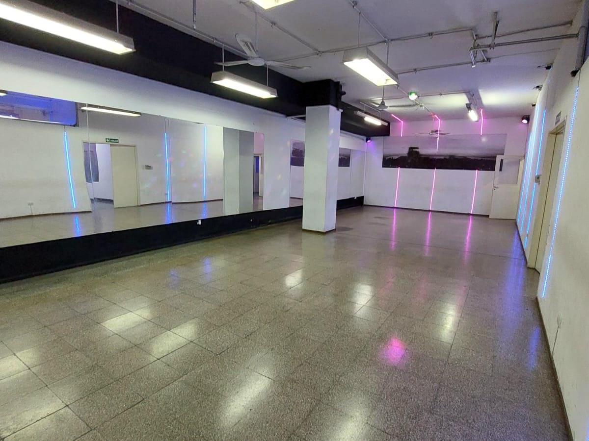 !BAJO EL PRECIO!LOCAL EN VENTA-GALERIA CINERAMA-400MTS-5 SALONES-BAÑOS -DEPOSITOS-PERMUTA-FINANCIA