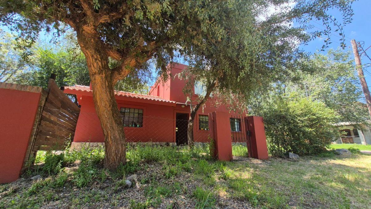 VENTA CASA LA CUMBRE- CATEGORÍA- PILETA- QUINCHO