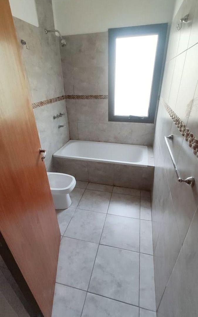 Foto de Alquiler Villa Carlos Paz- 2 dormitorios-2 baños- Patio- cochera- pileta, imagen 5