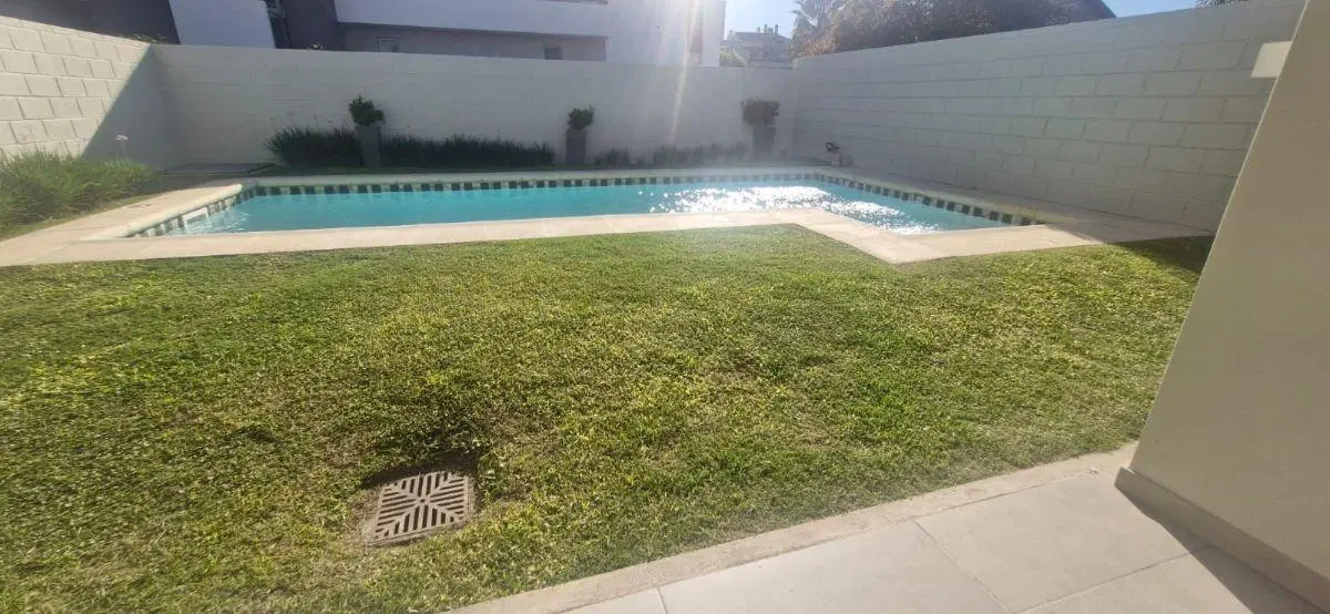VENTA | EXCLUSIVA CASA | 3 DORMI | PILETA | PATIO | COCHERA DOBLE 5
