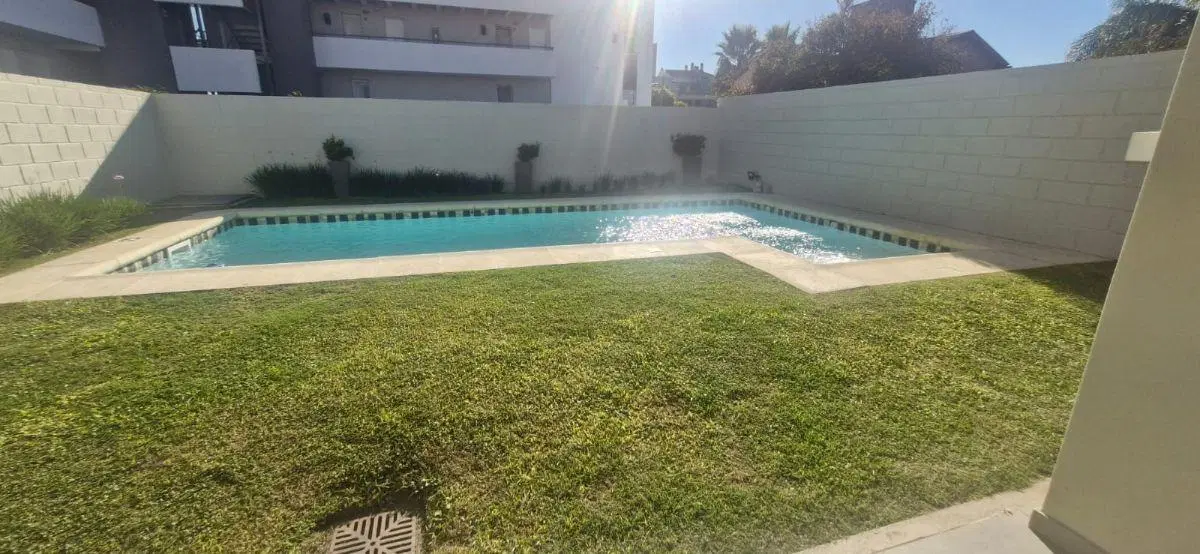 VENTA | EXCLUSIVA CASA | 3 DORMI | PILETA | PATIO | COCHERA DOBLE 2