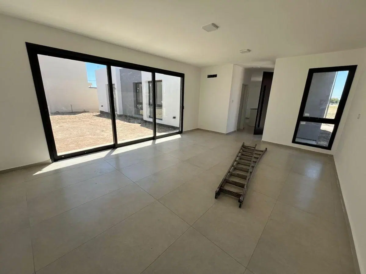 CASA BRISAS DE MANANTIALES - PLANTA BAJA - 3 DORMITORIOS- LOTE 330 m2!! 5