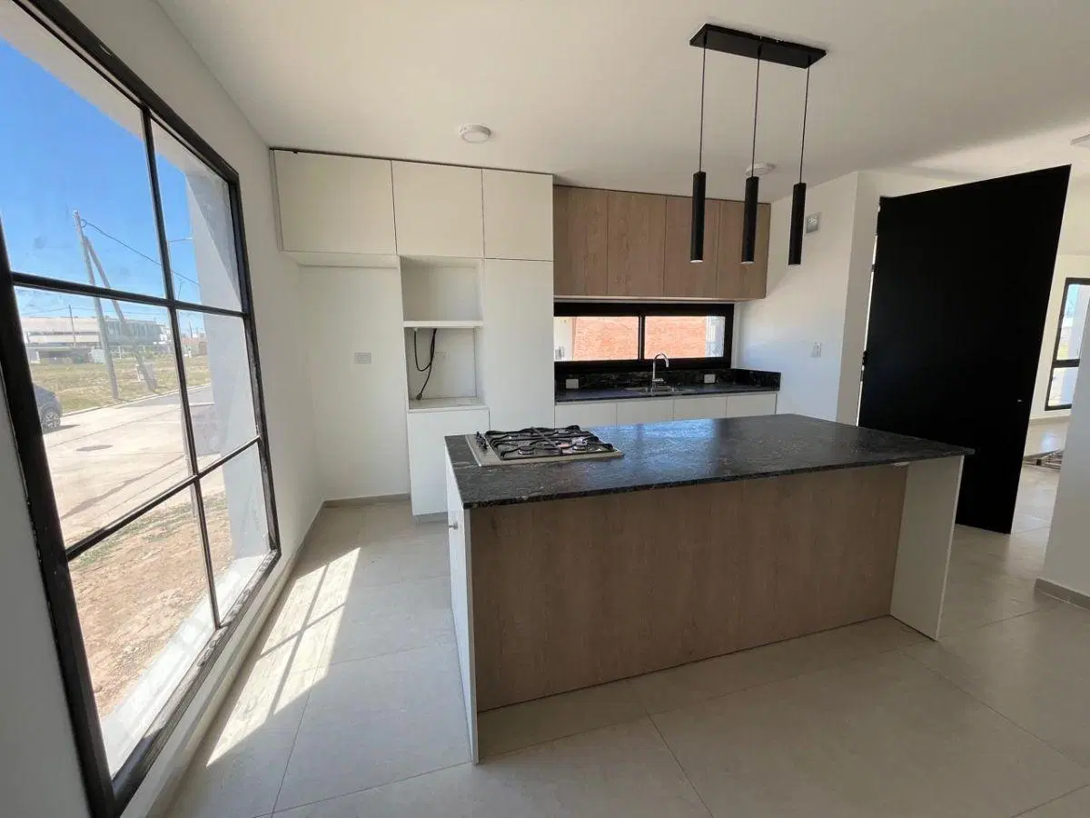 CASA BRISAS DE MANANTIALES - PLANTA BAJA - 3 DORMITORIOS- LOTE 330 m2!! 3