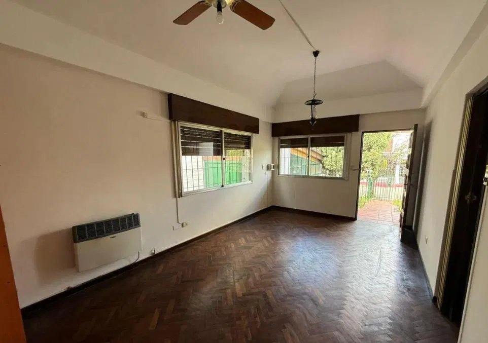 EXCELENTE CASA 3 DORM EN ALQUILER A METROS DEL PARQUE DE LAS NACIONES- Con patio y quincho (300 m²) 2