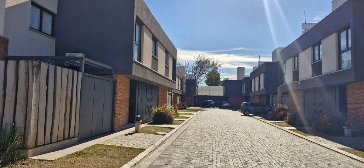 ¡IMPECABLE DÚPLEX DE 3 DORMITORIOS EN VENTA EN HOUSING ZONA SUR! 4