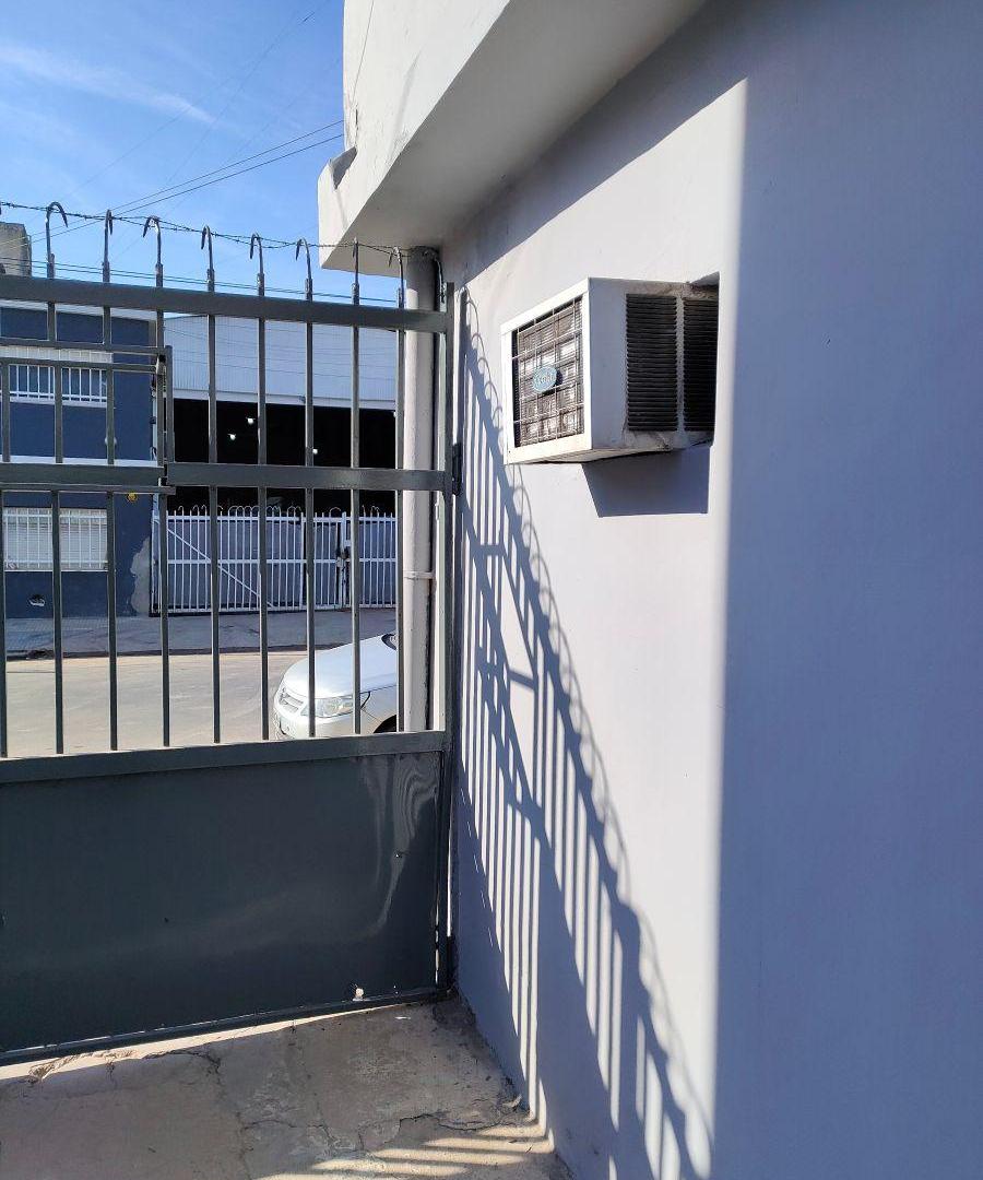 Foto de ALQUILER GALPON!! 800 MTS2 | EXCELENTE UBICACIÓN | IMPECABLE!! B° SAN VICENTE, imagen 4