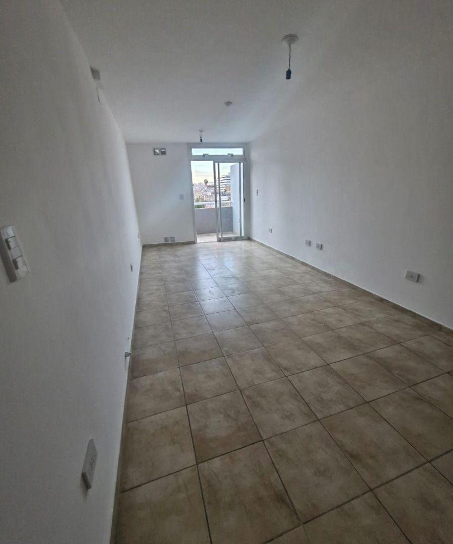 Foto de VENTA!! ¡Oportunidad en Alberdi! Departamento de 1 dormitorio con dos, imagen 3