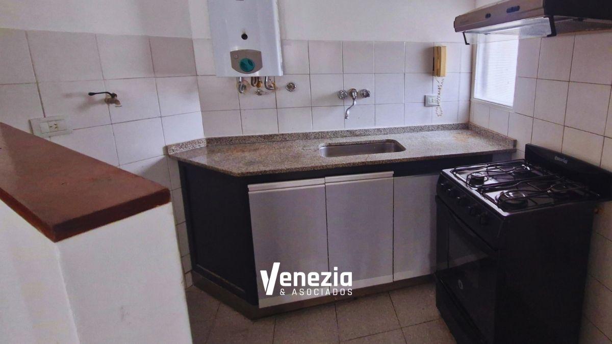 Foto de Alquiler! Departamento de 1 Dorm. con Balcón sobre Bv. San Juan, imagen 3
