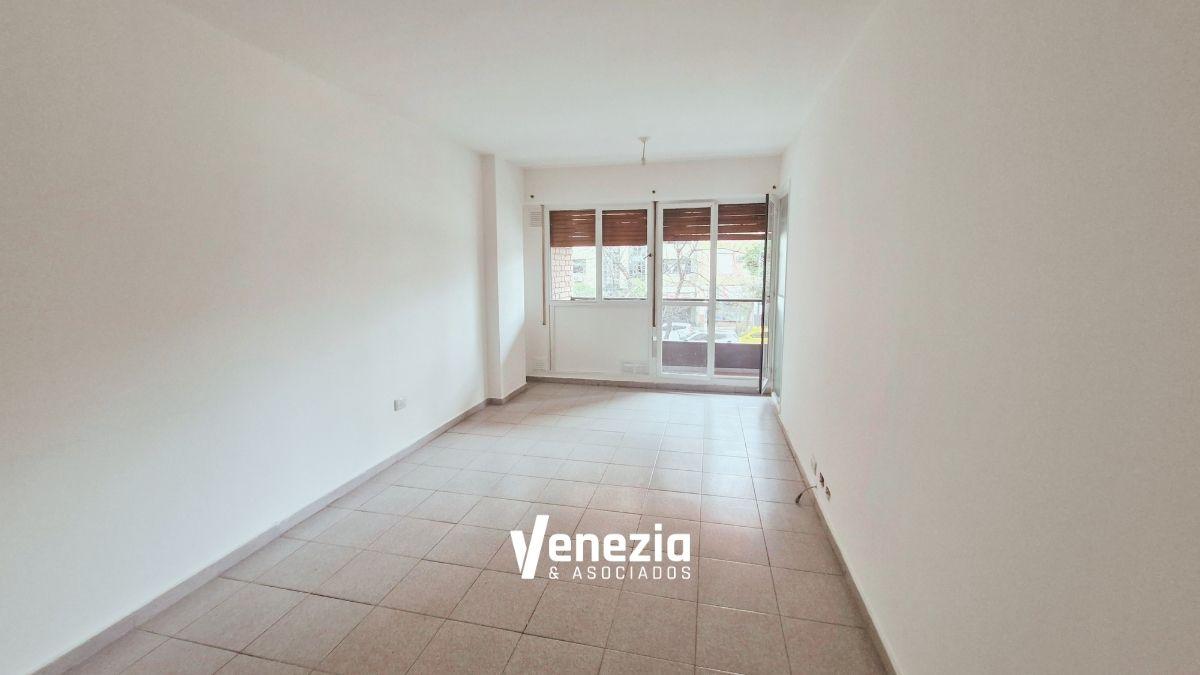 Foto de Alquiler! Departamento de 1 Dorm. con Balcón sobre Bv. San Juan, imagen 2