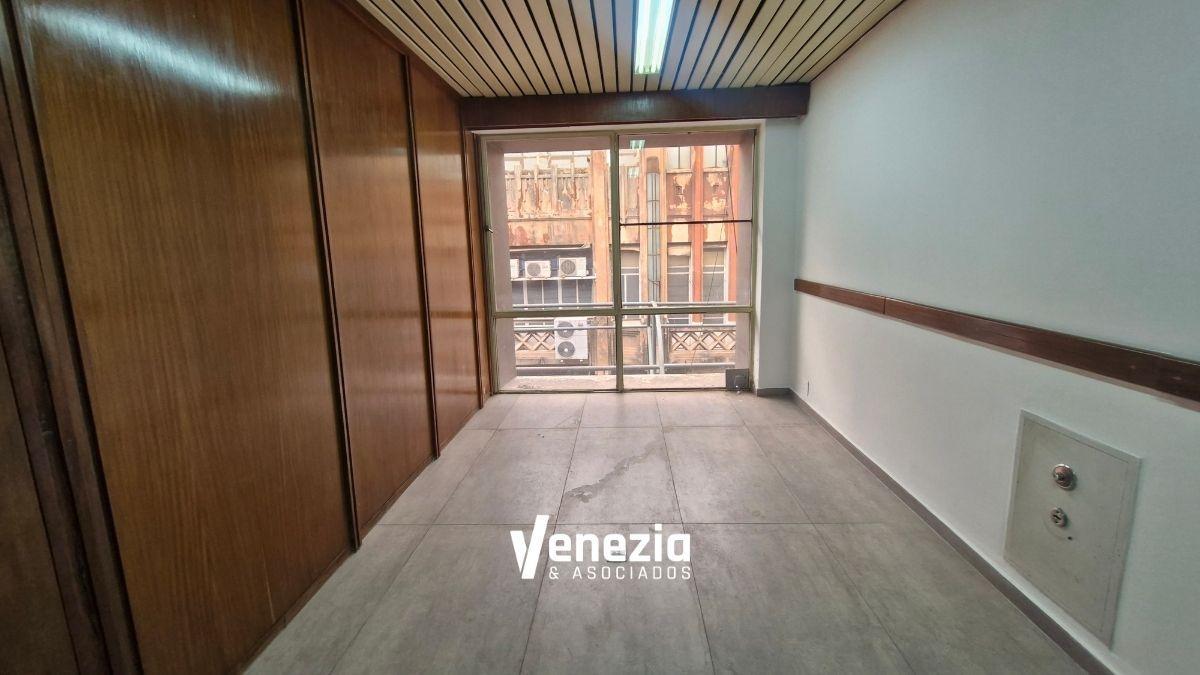Foto de ¡Oportunidad! Oficina en Alquiler - 120 m² sobre Peatonal - 5 Privados, imagen 2