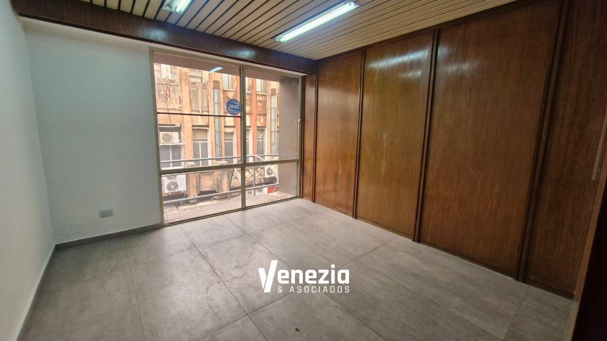 Foto de ¡Oportunidad! Oficina en Alquiler - 120 m² sobre Peatonal - 5 Privados, imagen 3