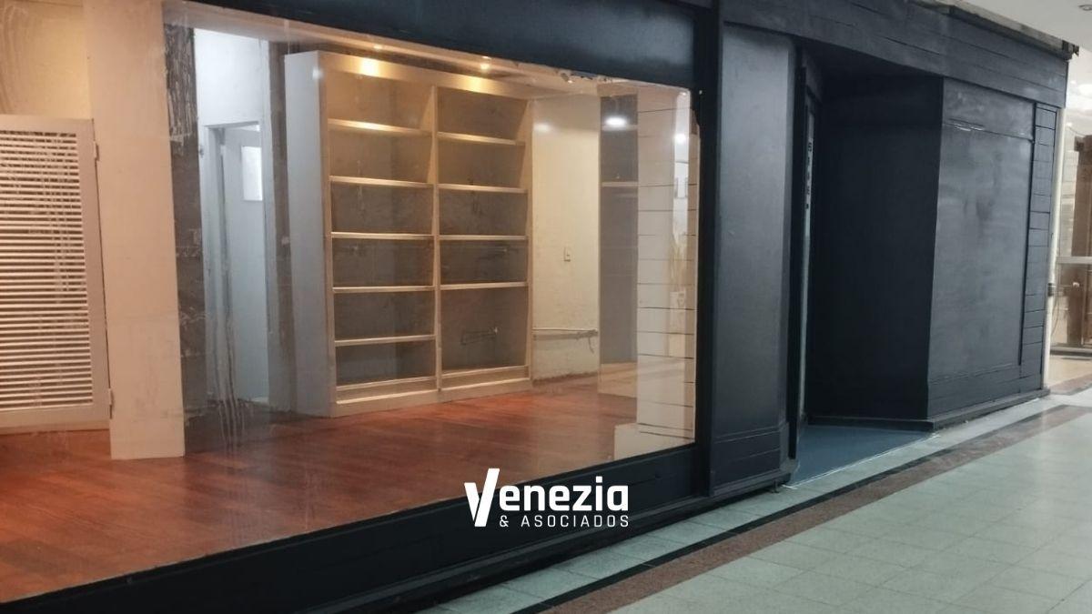 Foto de Excelente Local Comercial En Alquiler En Plena Peatonal De Córdoba, imagen 1