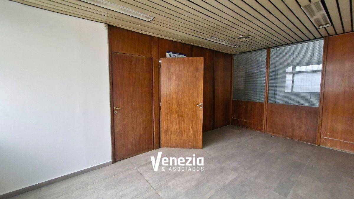 Foto de OPORTUNIDAD! Rebajada Venta Oficina 120 m² Sobre Peatonal - 5 Privados, imagen 1
