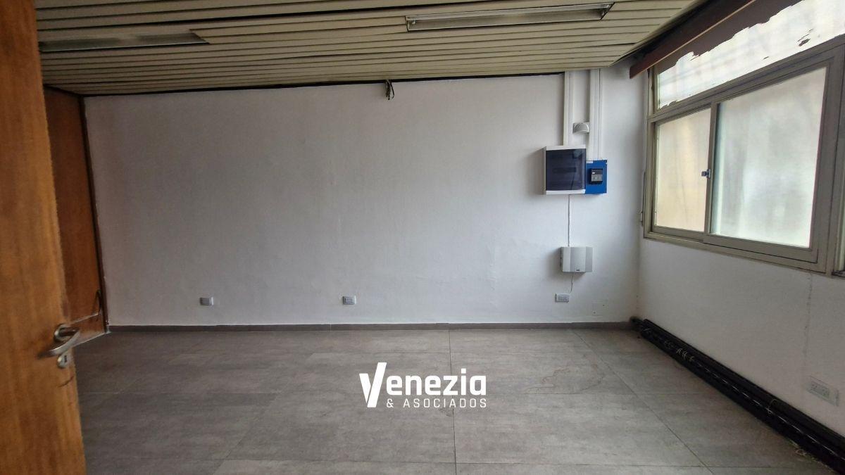 Foto de OPORTUNIDAD! Rebajada Venta Oficina 120 m² Sobre Peatonal - 5 Privados, imagen 3