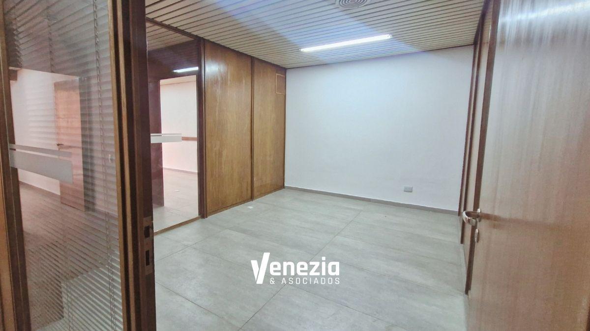 Foto de OPORTUNIDAD! Rebajada Venta Oficina 120 m² Sobre Peatonal - 5 Privados, imagen 4