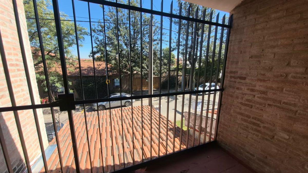 Foto de VENTA DUPLEX B URCA- MEJOR ZONA- 3 DORMITORIOS- COCHERA, imagen 5