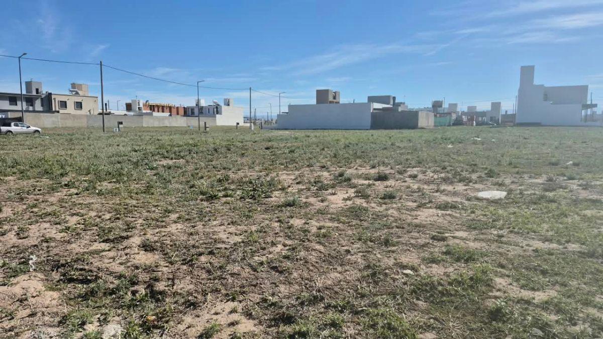 Foto de VENTA TERRENO 350 m2- PAMPAS DE MANANTIALES- OPORTUNIDAD!, imagen 3