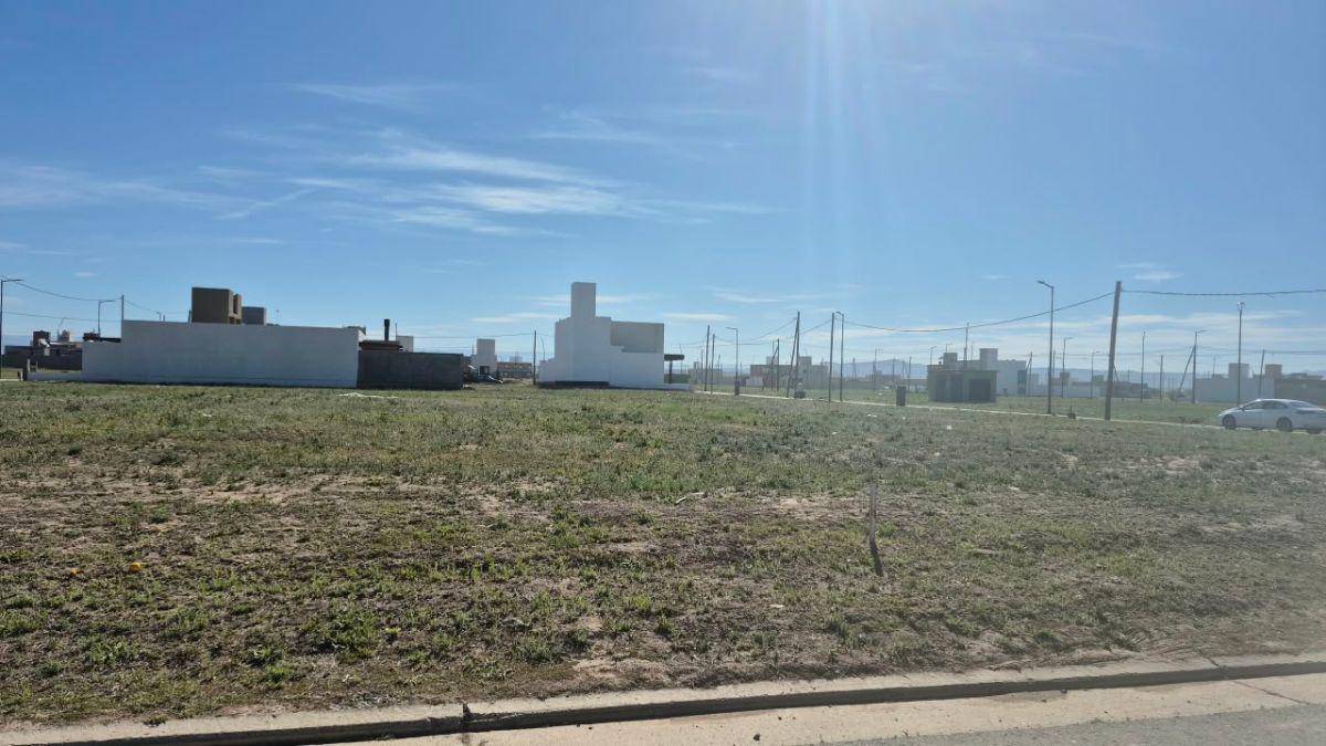Foto de VENTA TERRENO 350 m2- PAMPAS DE MANANTIALES- OPORTUNIDAD!, imagen 4