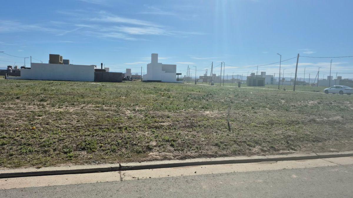 Foto de VENTA TERRENO 350 m2- PAMPAS DE MANANTIALES- OPORTUNIDAD!, imagen 5