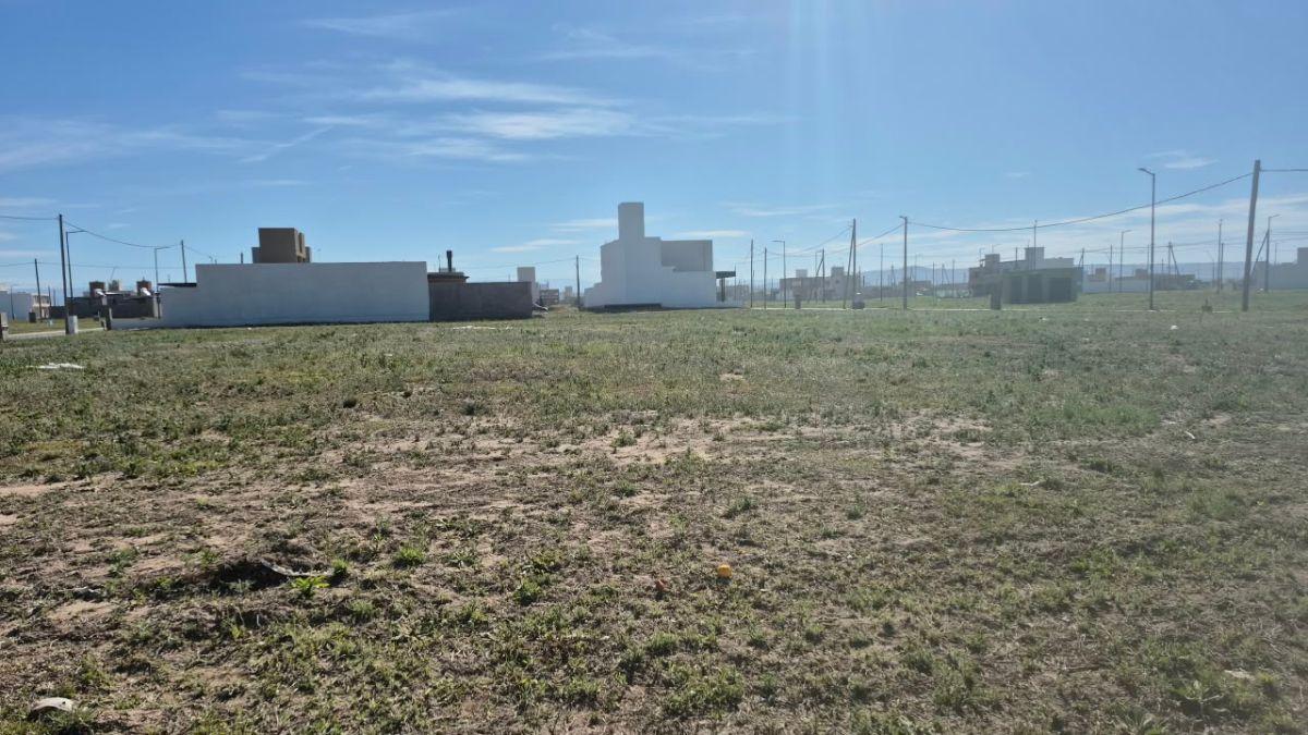 Foto de VENTA TERRENO 350 m2- PAMPAS DE MANANTIALES- OPORTUNIDAD!, imagen 2