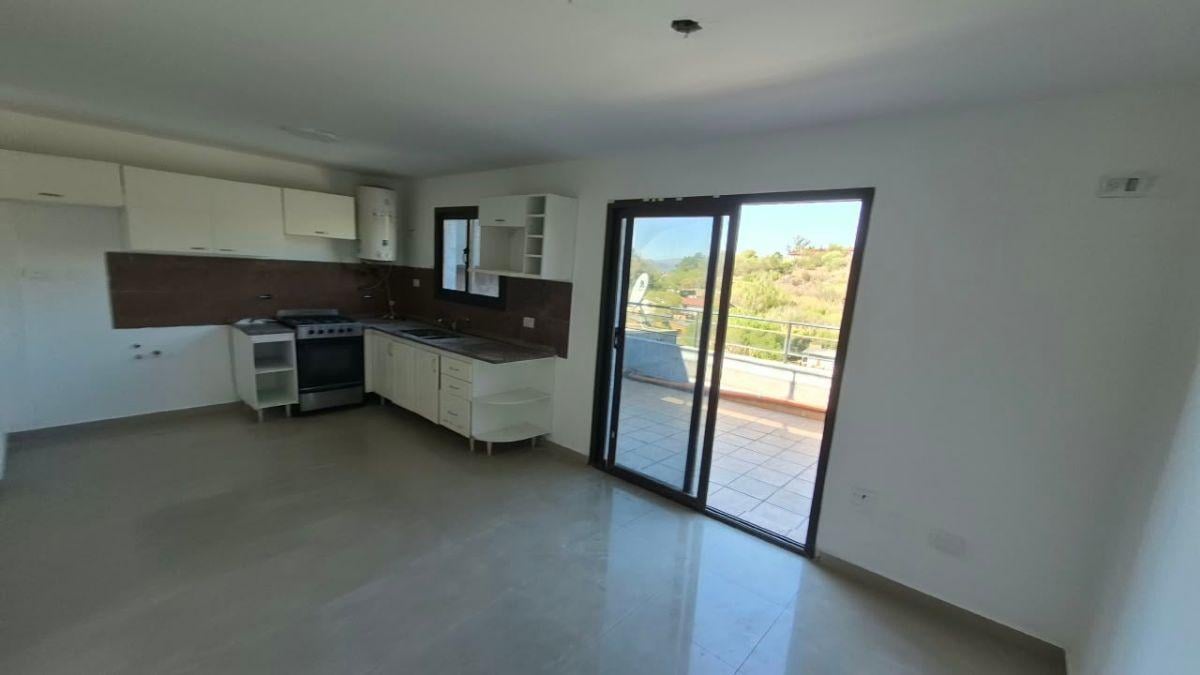 Foto de OPORTUNIDAD! VILLA CARLOS PAZ- 2 D- 2 B- PILETA- COCHERA, imagen 3