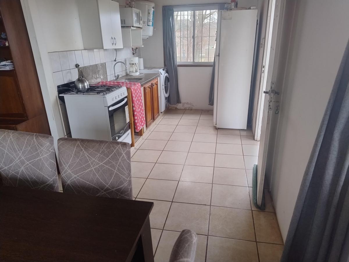 Casa con Excelente Ubicacion, Proxima a La Zona Comercial 1