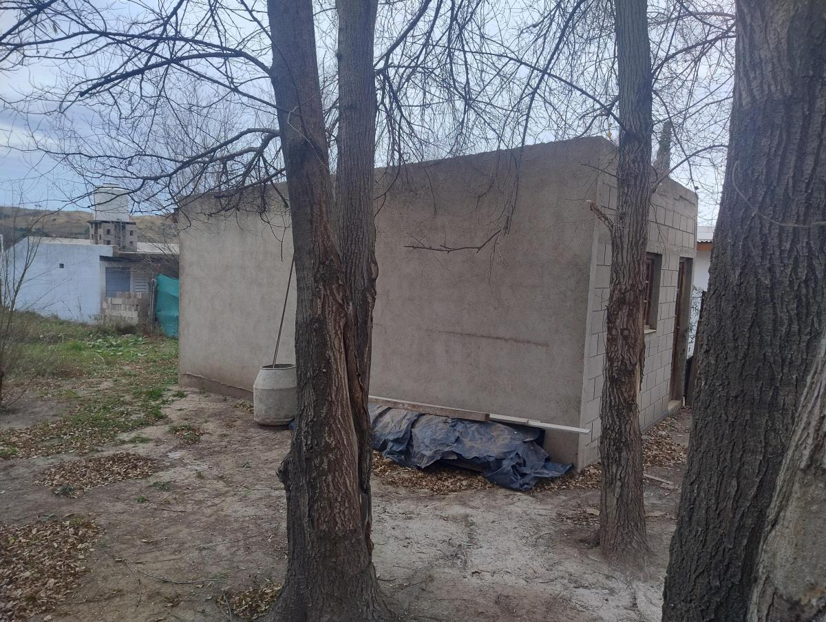 Casa con Excelente Ubicacion, Proxima a La Zona Comercial 5