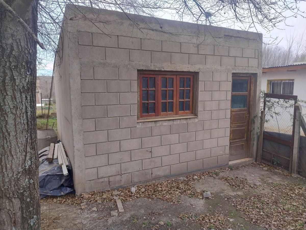 Casa con Excelente Ubicacion, Proxima a La Zona Comercial 4