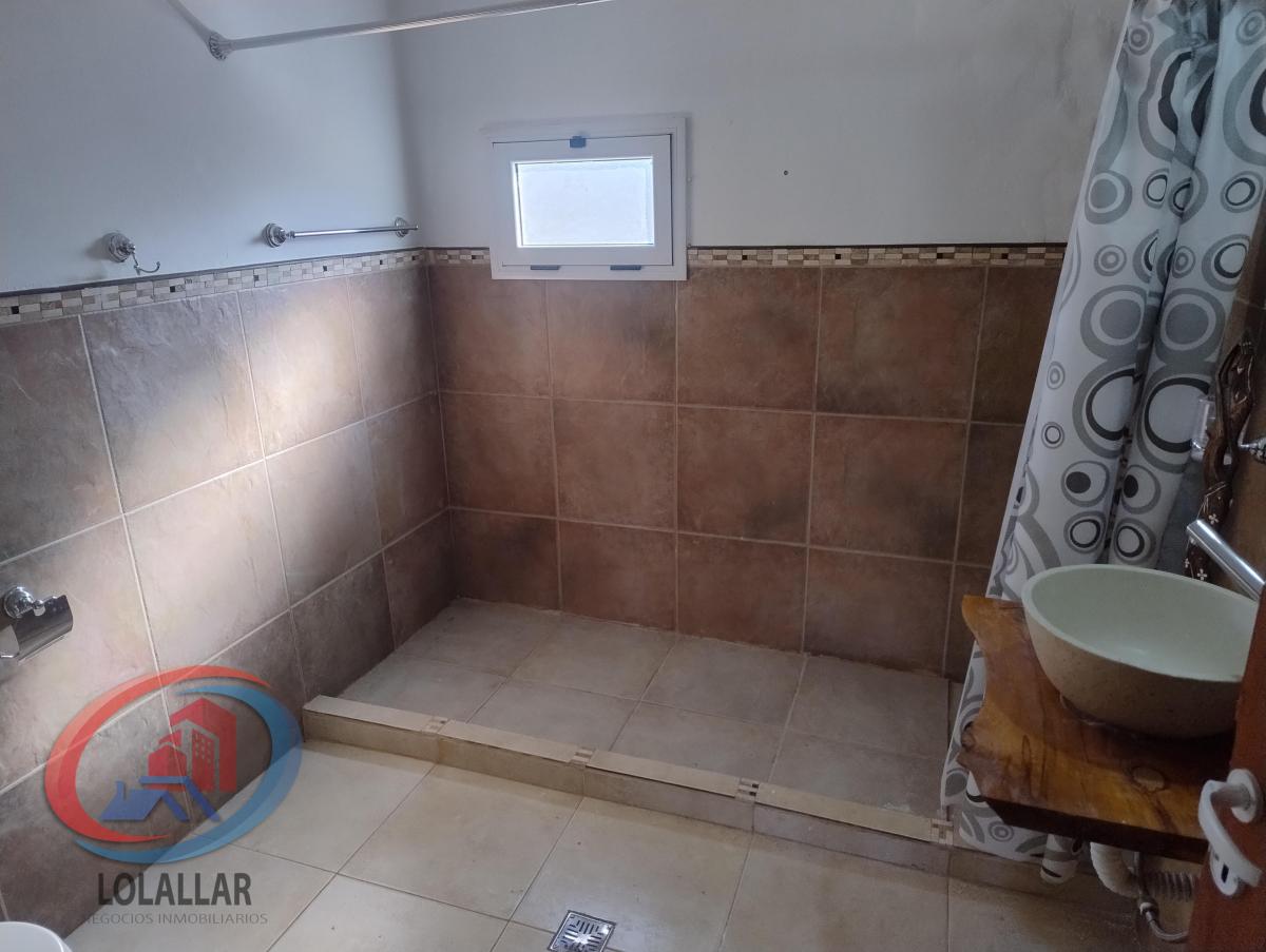 Complejo Frente Al Lago con Gran Potencial, Oportunidad Unica! 1