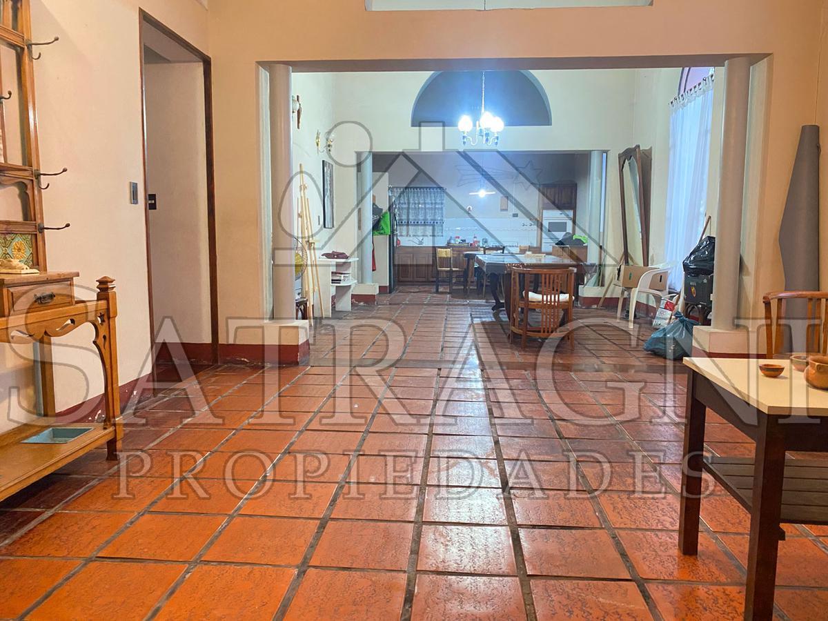 Foto de VENTA Casa casco Histórico 5 Ambientes 2 Locales Centro Brandsen, imagen 1