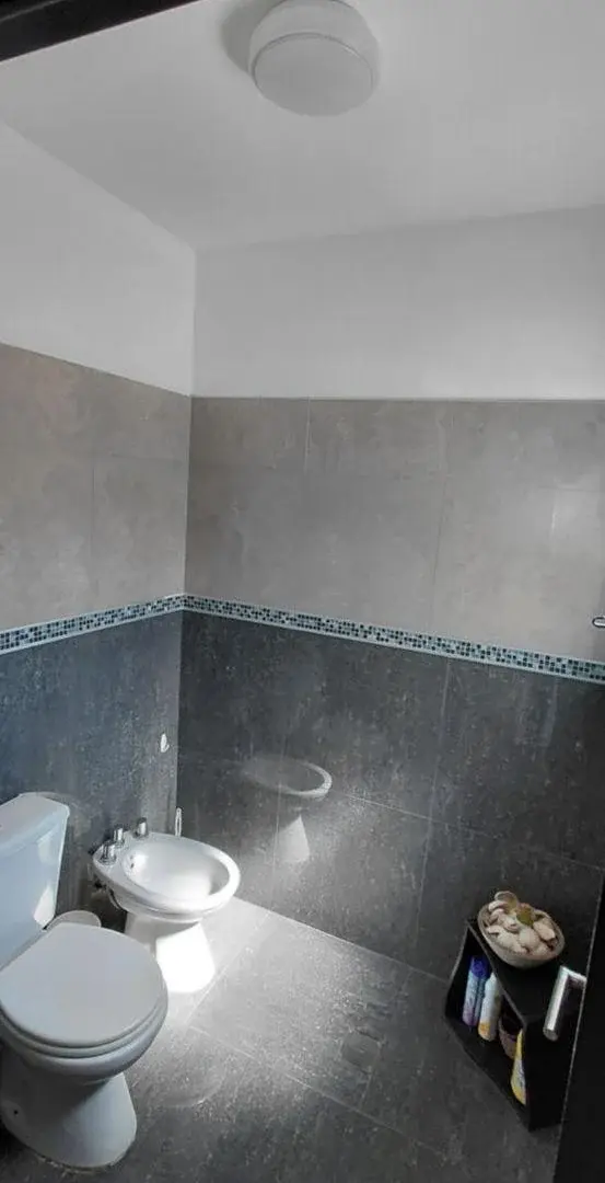 VENDO CASA ESQUINA 4 DORM Y ESCRITORIO EN BARRIO TEJAS 3 8