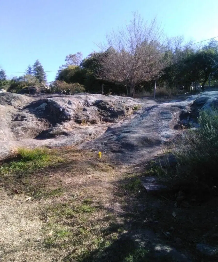 Vendo lote en Tanti con acceso directo a arroyo ideal para desarrollo turístico 3