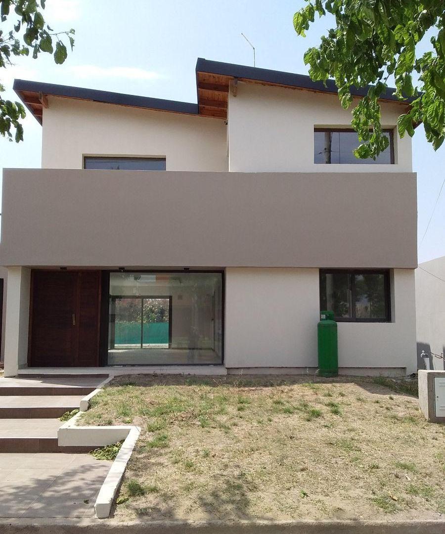Alquilo casa en Tejas del Sur 3, 4 dorm, 4 baños, calefacción por radiadores
