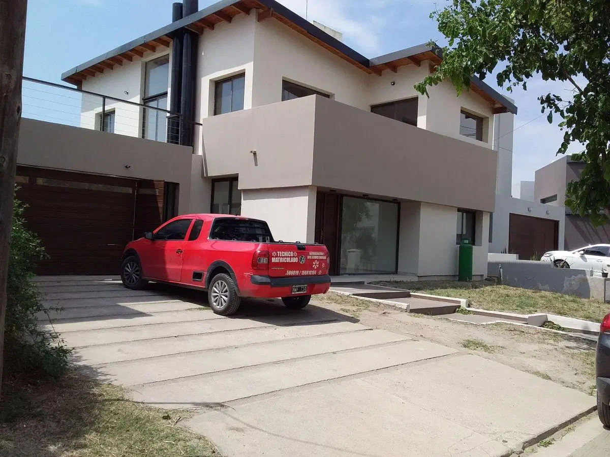 Alquilo casa en Tejas del Sur 3, 4 dorm, 4 baños, calefacción por radiadores 5