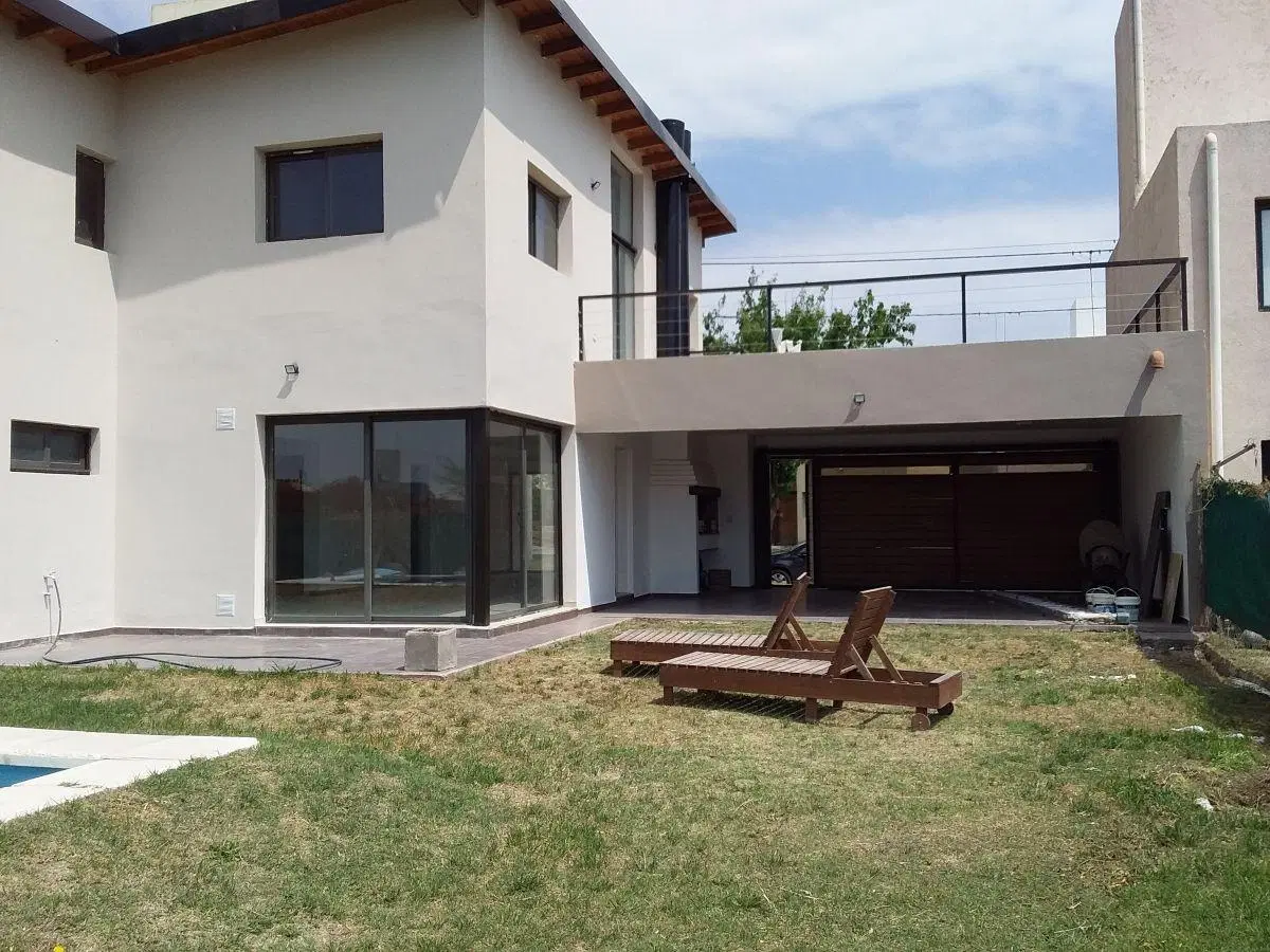 Alquilo casa en Tejas del Sur 3, 4 dorm, 4 baños, calefacción por radiadores 3