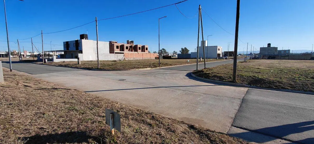 VENDO LOTE APTO DUPLEX EN CUESTAS DE MANANTIALES 5