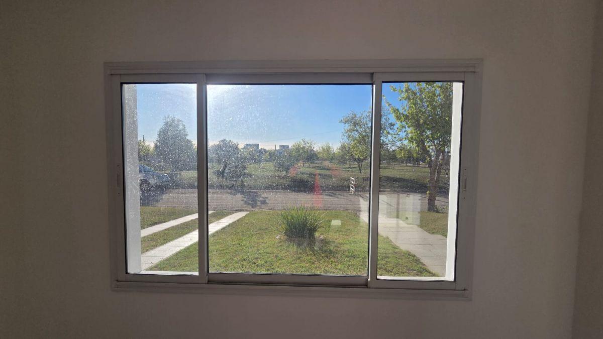 Foto de VENDO CASA EN TEJAS DEL SUR 3 , 3 DORM 3 BAÑOS FRENTE A ESPACIO VERDE, imagen 3