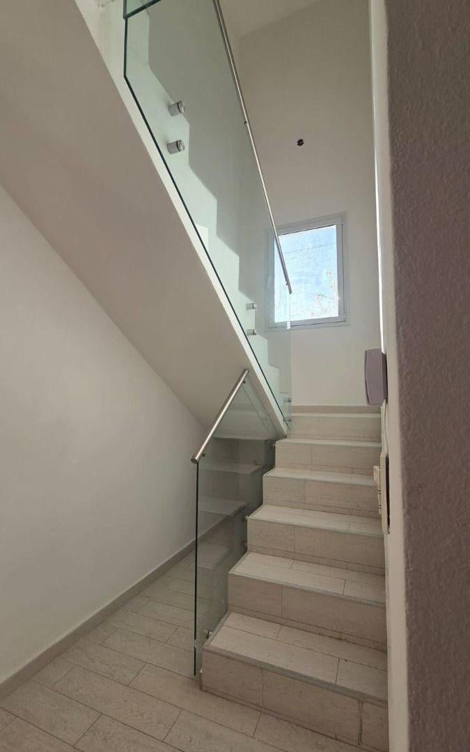 Foto de VENDO CASA EN TEJAS DEL SUR 3 , 3 DORM 3 BAÑOS FRENTE A ESPACIO VERDE, imagen 4