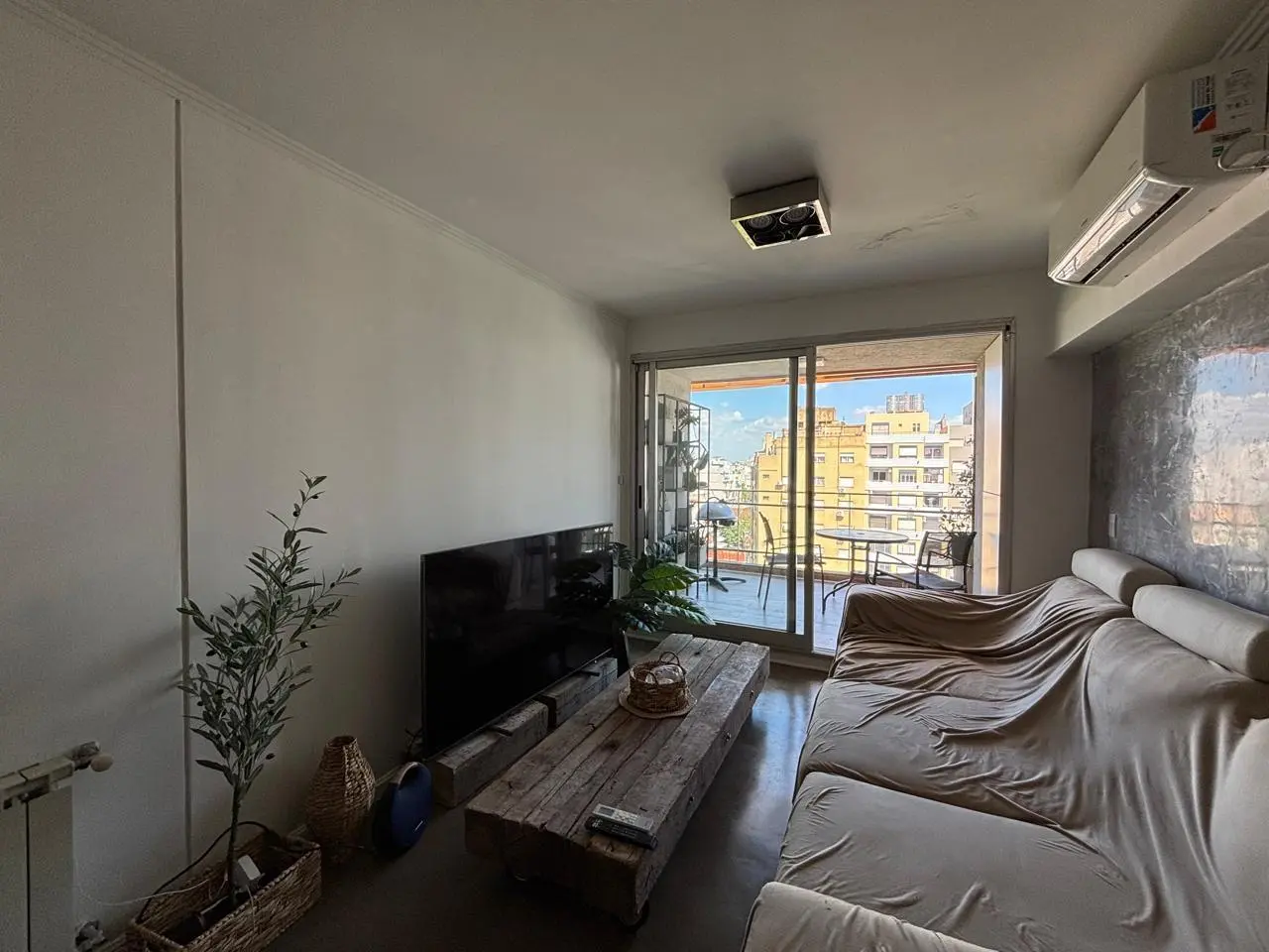 Departamento 4 AMB AL FRENTE CON BALCON Y COCHERA 5