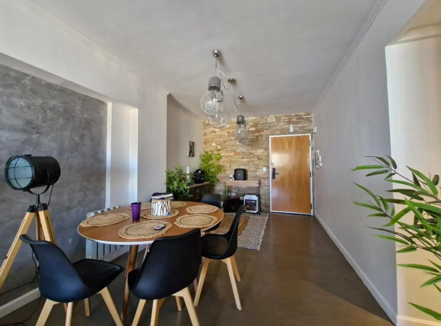 Departamento 4 AMB AL FRENTE CON BALCON Y COCHERA 3