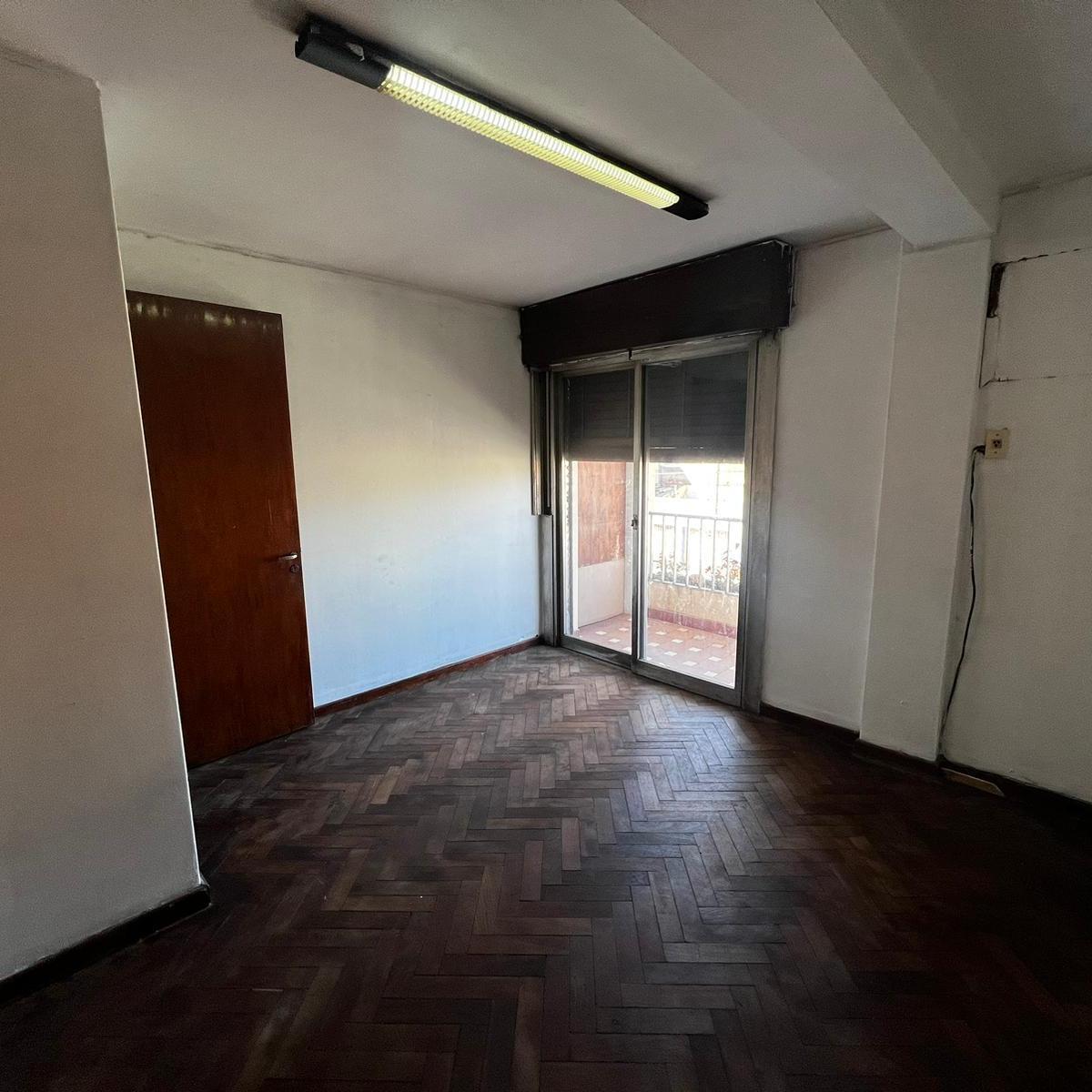 Departamento y Local Comercial en Gorriti 4