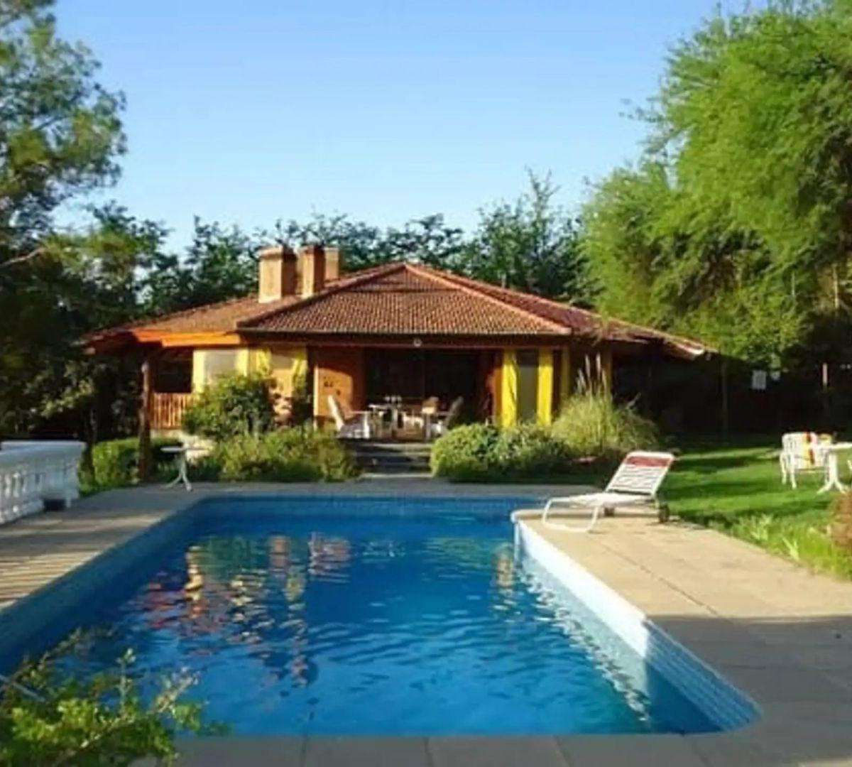 Venta de Casa con Pileta y Chalet Son 4 Dorm., Santa Rosa de Calamuchita 2