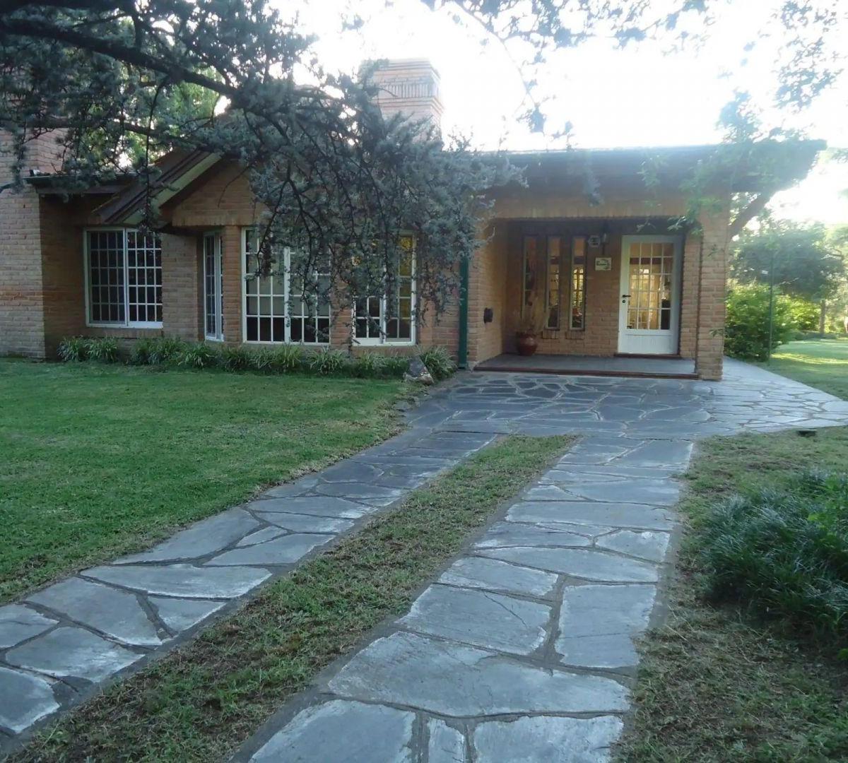 Venta de Casa con Pileta y Chalet Son 4 Dorm., Santa Rosa de Calamuchita 1