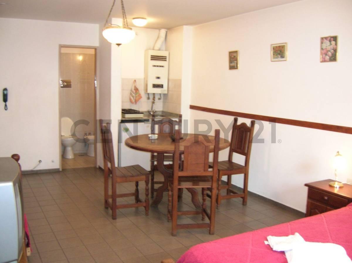 Venta Edificio de 13 Dptos y Local Comercial B° Centro 4