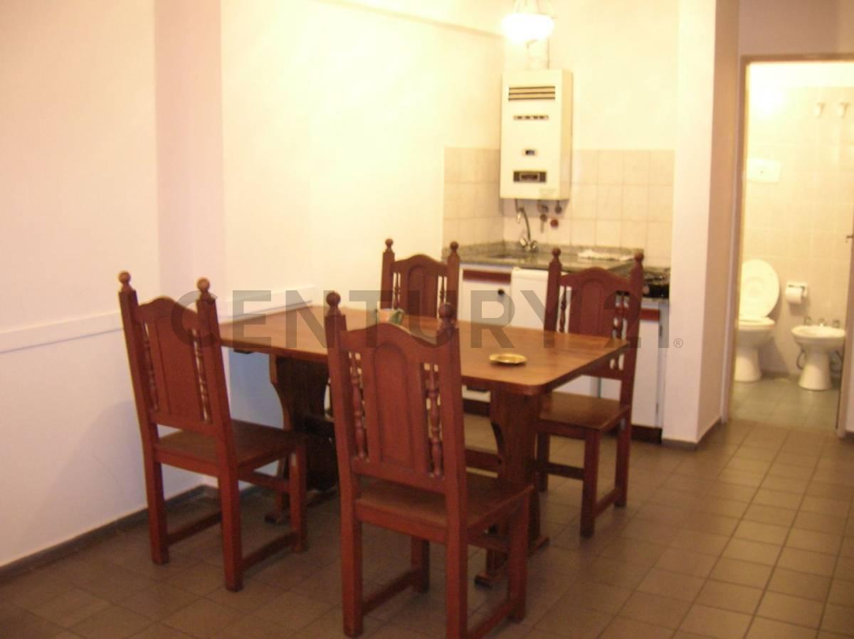 Venta Edificio de 13 Dptos y Local Comercial B° Centro 3