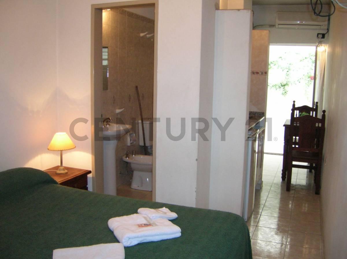 Venta Edificio de 13 Dptos y Local Comercial B° Centro 2