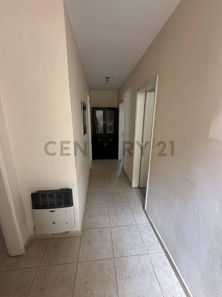 Venta de Casa 5 Dorm. en Argüello Permuto por Duplex en Housing 3