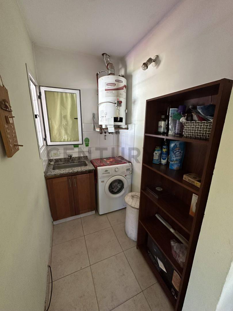 Venta de Casa 5 Dorm. en Argüello Permuto por Duplex en Housing 2