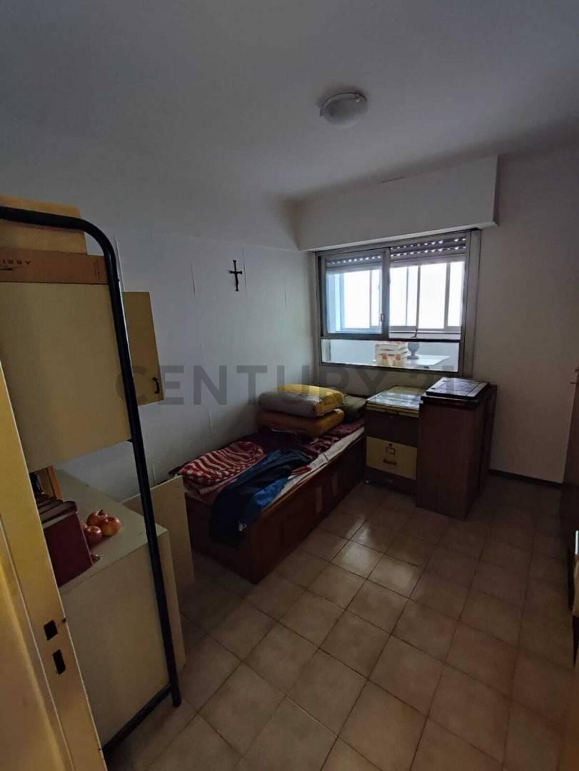 Venta Dpto 4 Dorm y 2 Cocheras B° Centro 4